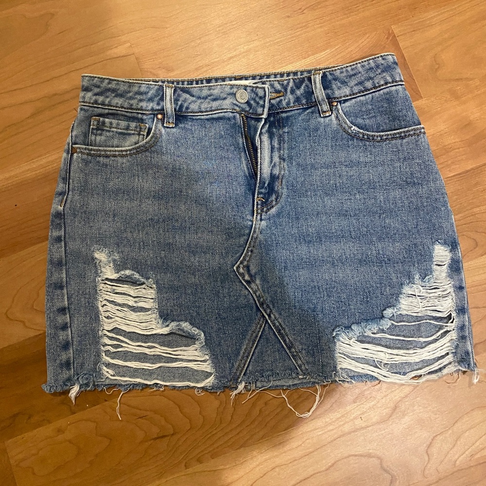 Pac Sun mini distressed jean skirt size 27